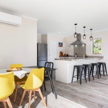 Modern Beach Break - Waihi Beach Holiday Home Exteriör bild
