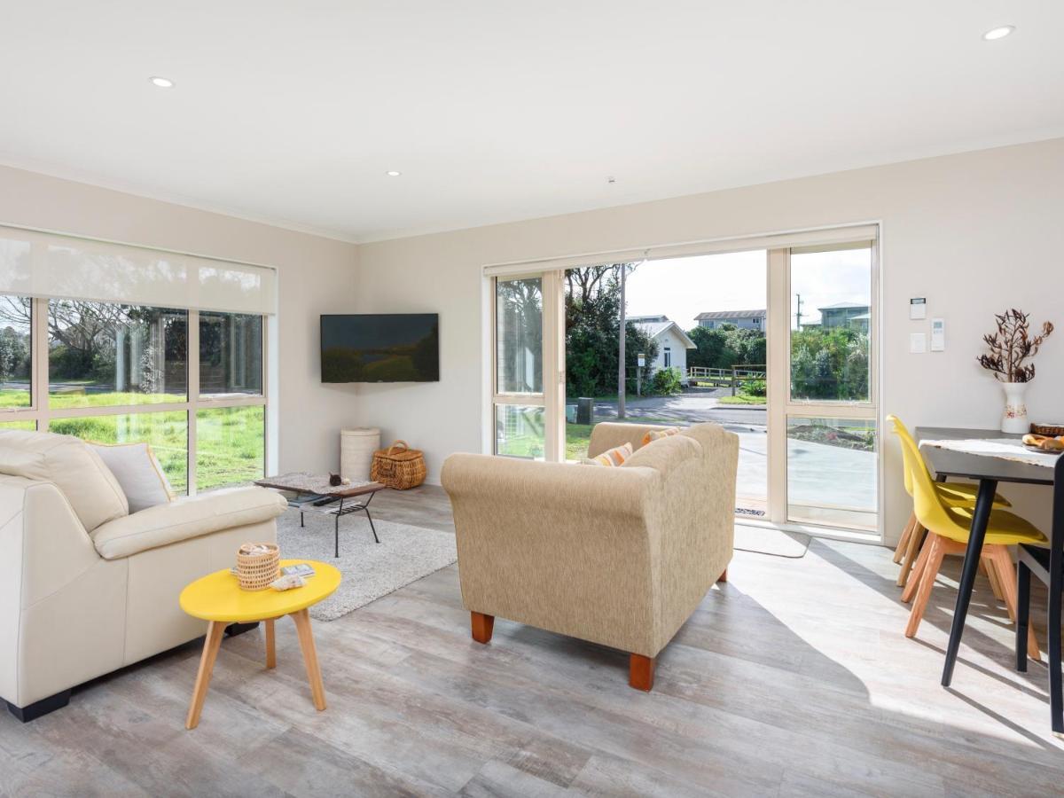 Modern Beach Break - Waihi Beach Holiday Home Exteriör bild