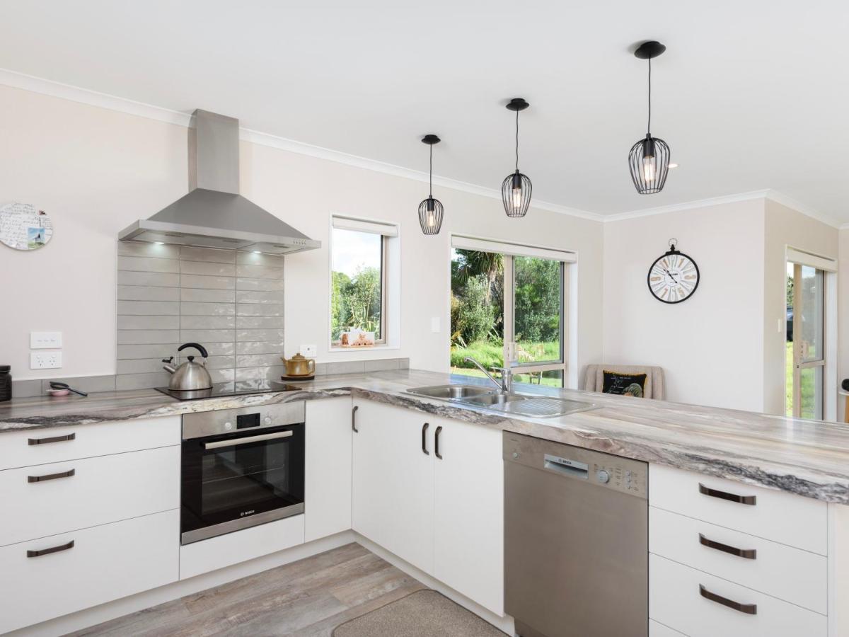 Modern Beach Break - Waihi Beach Holiday Home Exteriör bild